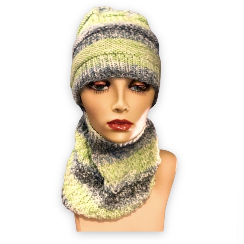 SOLD Nwt HANDMADE KNIT HAT NECK WARMER WINTER SET ACRYLIC ACTIVEWEAR ATHLEISURE